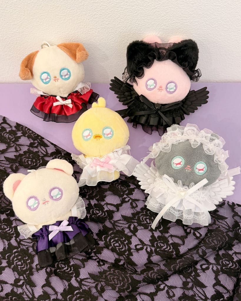 推しぬいがデビル&メイドに大変身♪ サンキューマート「ぬい仮装コンテスト」全8アイテムがALL390円で9月発売 - 女性向けアニメ情報サイトにじめん