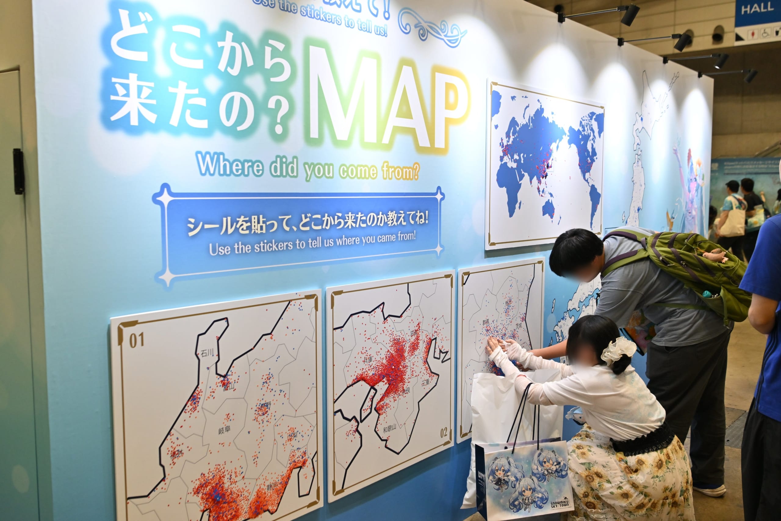 来場者がどこから来たかを示すシールが貼られた「どこから来たのMAP」