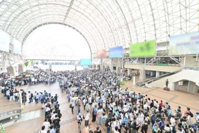 企画展エリアへの入場待機列の様子（OSAKA会場）