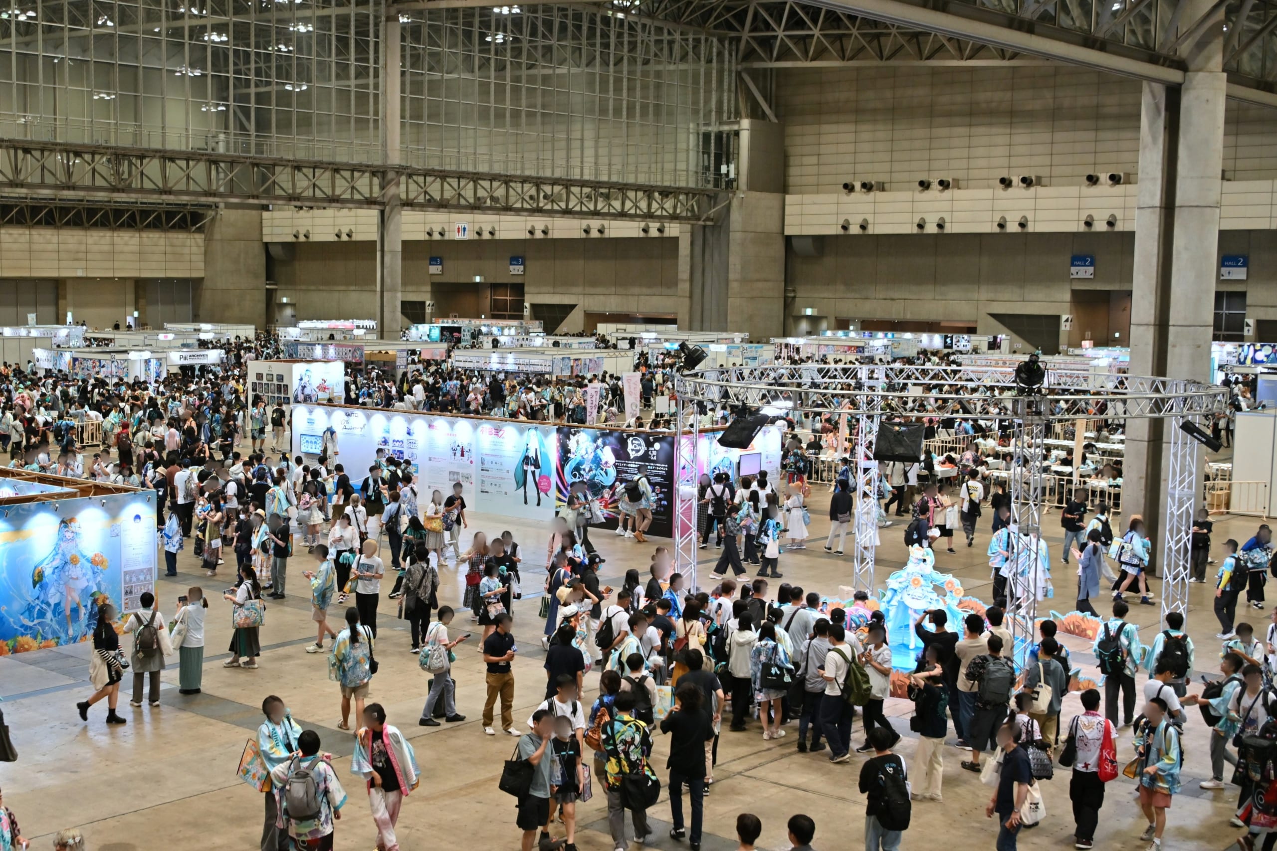 BGMが流れていた『初音ミク「マジカルミライ 2026」』企画展会場の様子