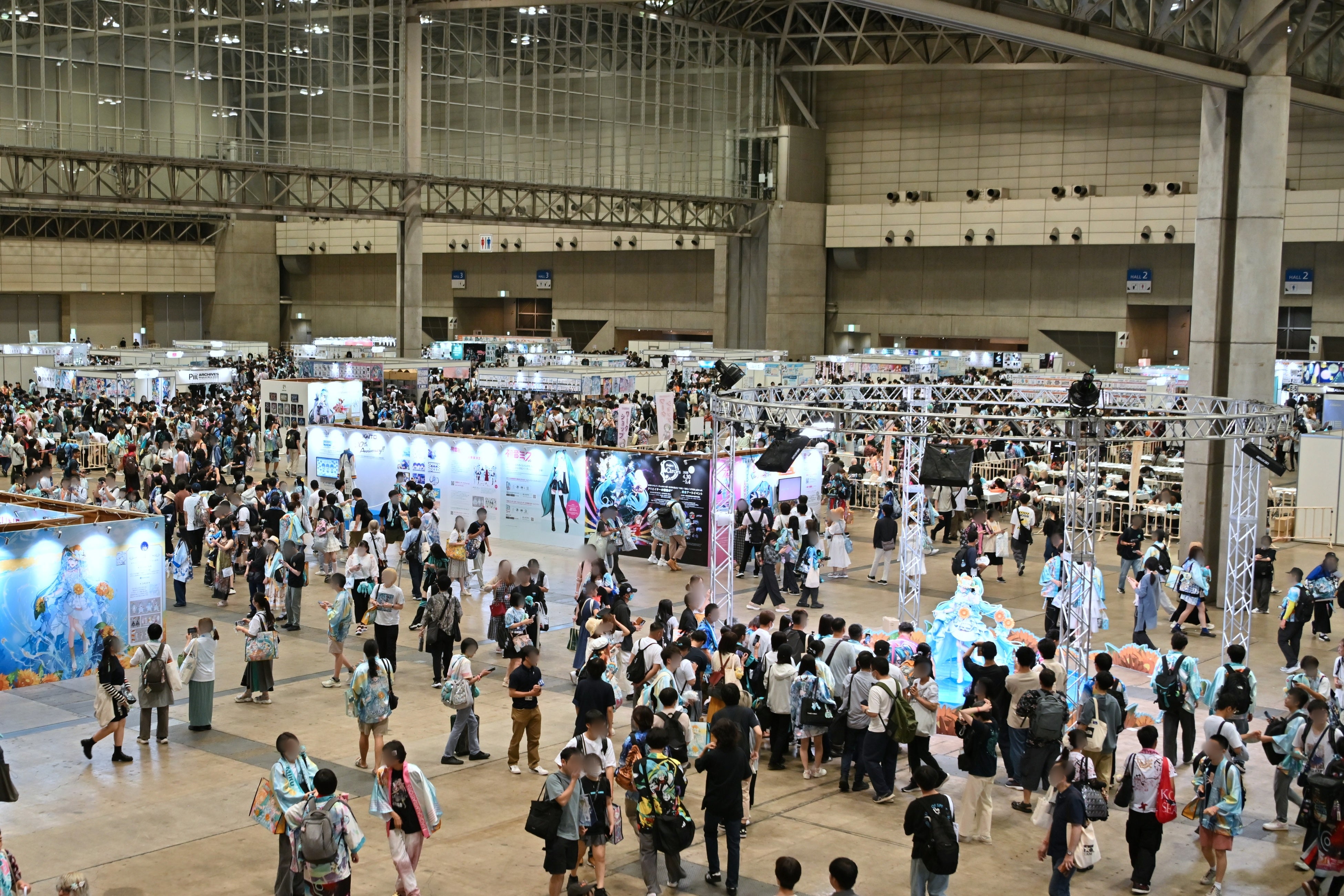 BGMが流れていた『初音ミク「マジカルミライ 2026」』企画展会場の様子