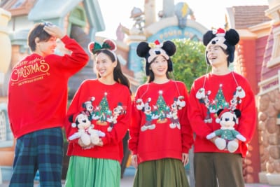 「ディズニー・クリスマス」ミッキーマウスと仲間たちのスペシャルグッズのトレーナー