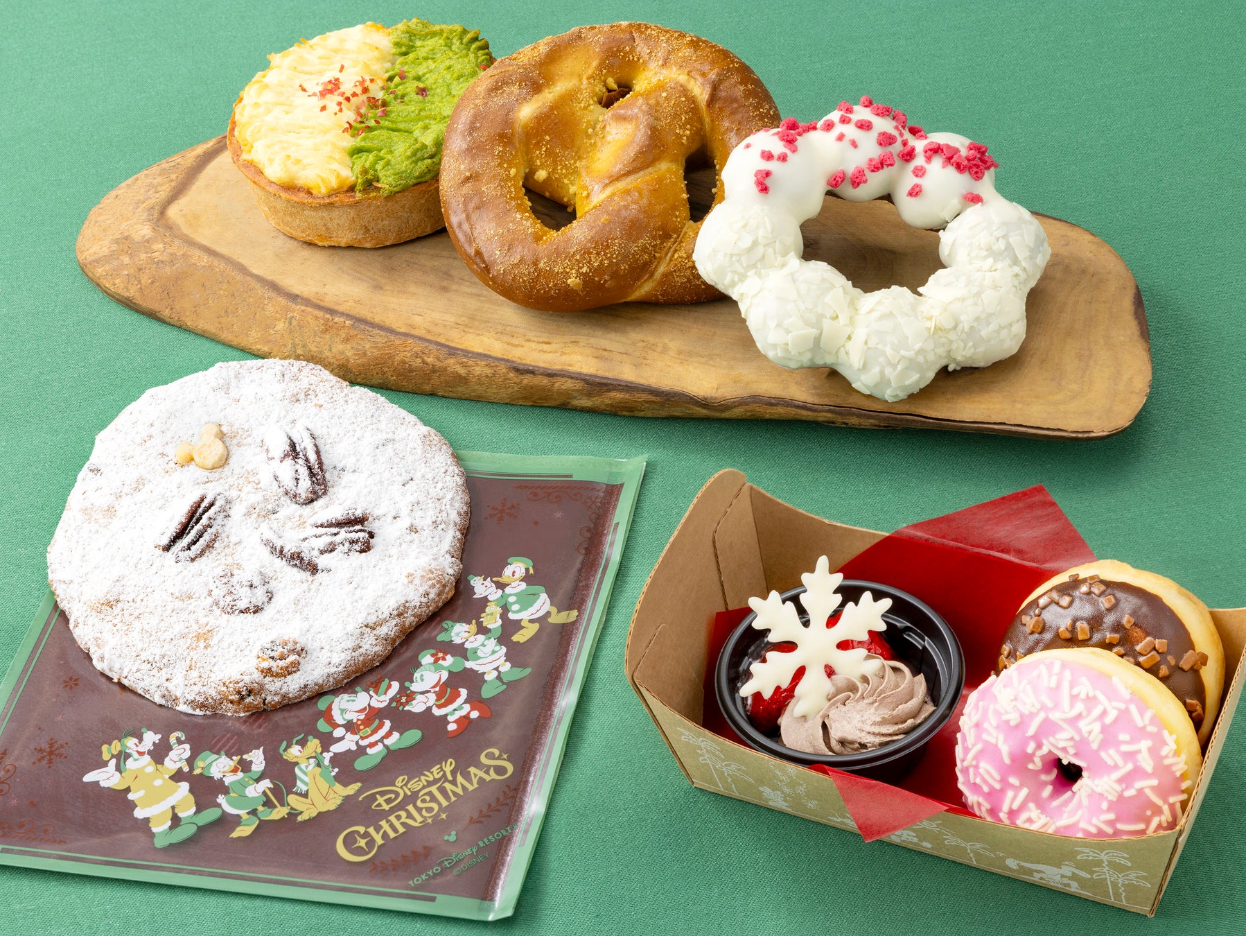 「ディズニー・クリスマス」東京ディズニーランド「ジョリーフード・プラザ」のワンハンドメニュー