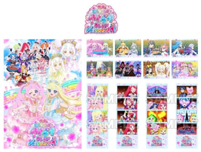 『映画ひみつのアイプリ まんかいバズリウムライブ!』キービジュアルとアニメイト特典の『L判ブロマイド8枚セット』・『ロングフォト4枚セット』