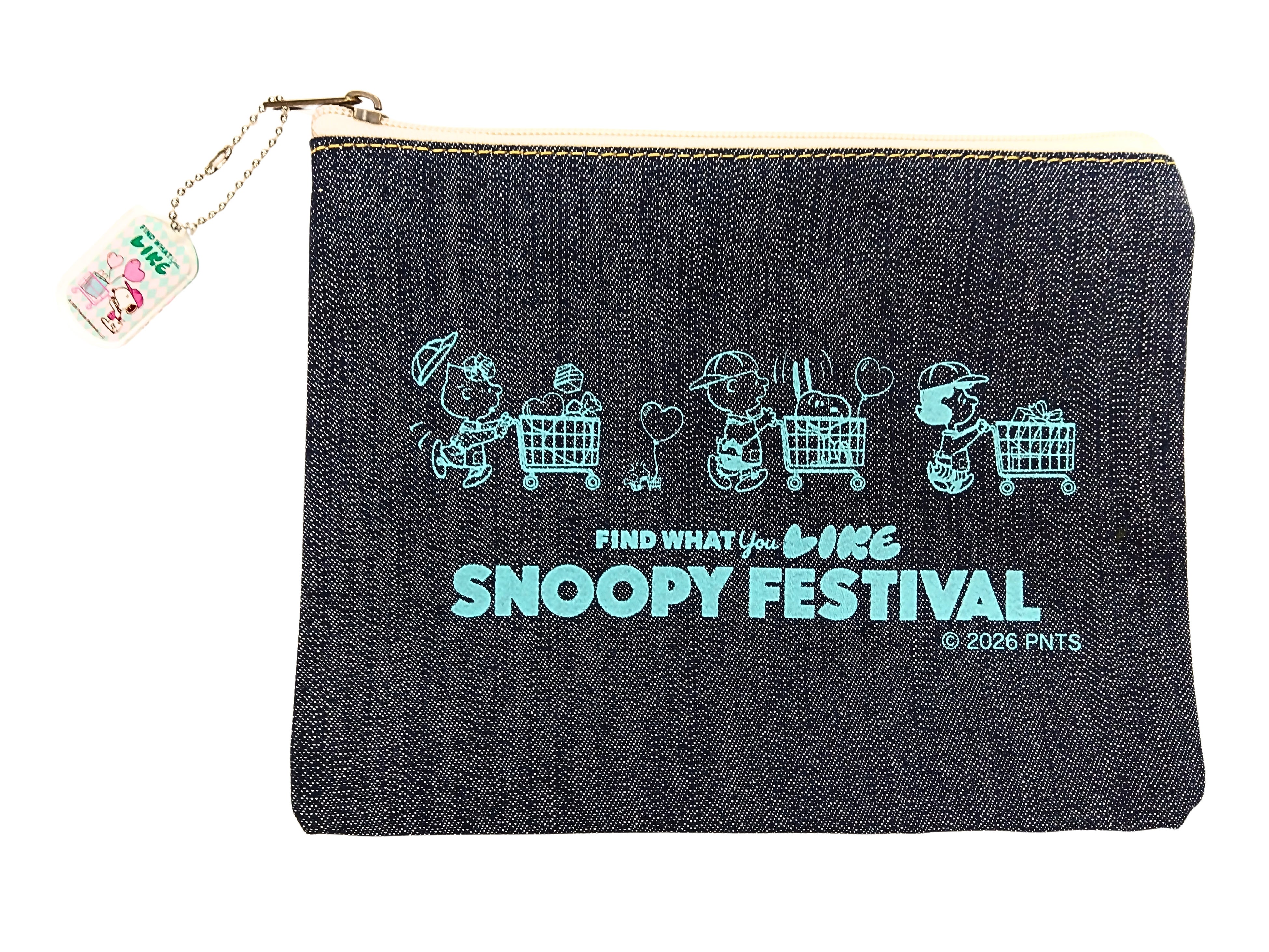 デニムポーチ（約17×23㎝） 1,210円 ※キーホルダー付