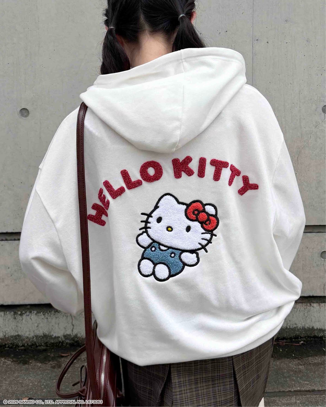 『サンリオキャラクターズ』×AS KNOW AS plus Wzipスウェットパーカー ハローキティ(アイボリー)の別カット