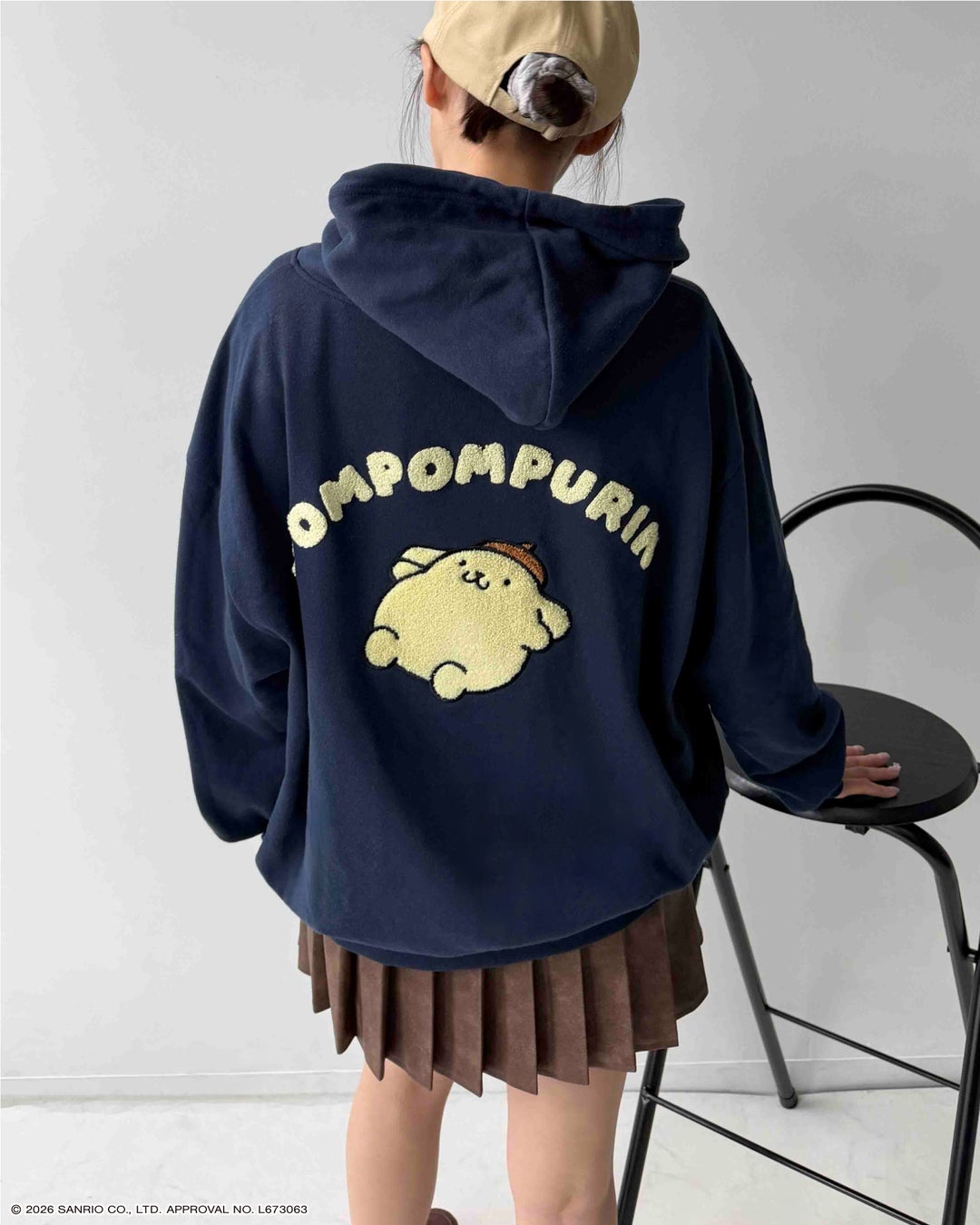 『サンリオキャラクターズ』×AS KNOW AS plus Wzipスウェットパーカーのサガラ刺繍とラメ入りロゴ