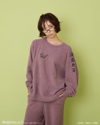 窪谷須亜蓮モデルの紫色プルオーバー着用例