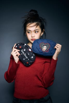 Betty Boop×AZUL BY MOUSSY ポーチの使用イメージ
