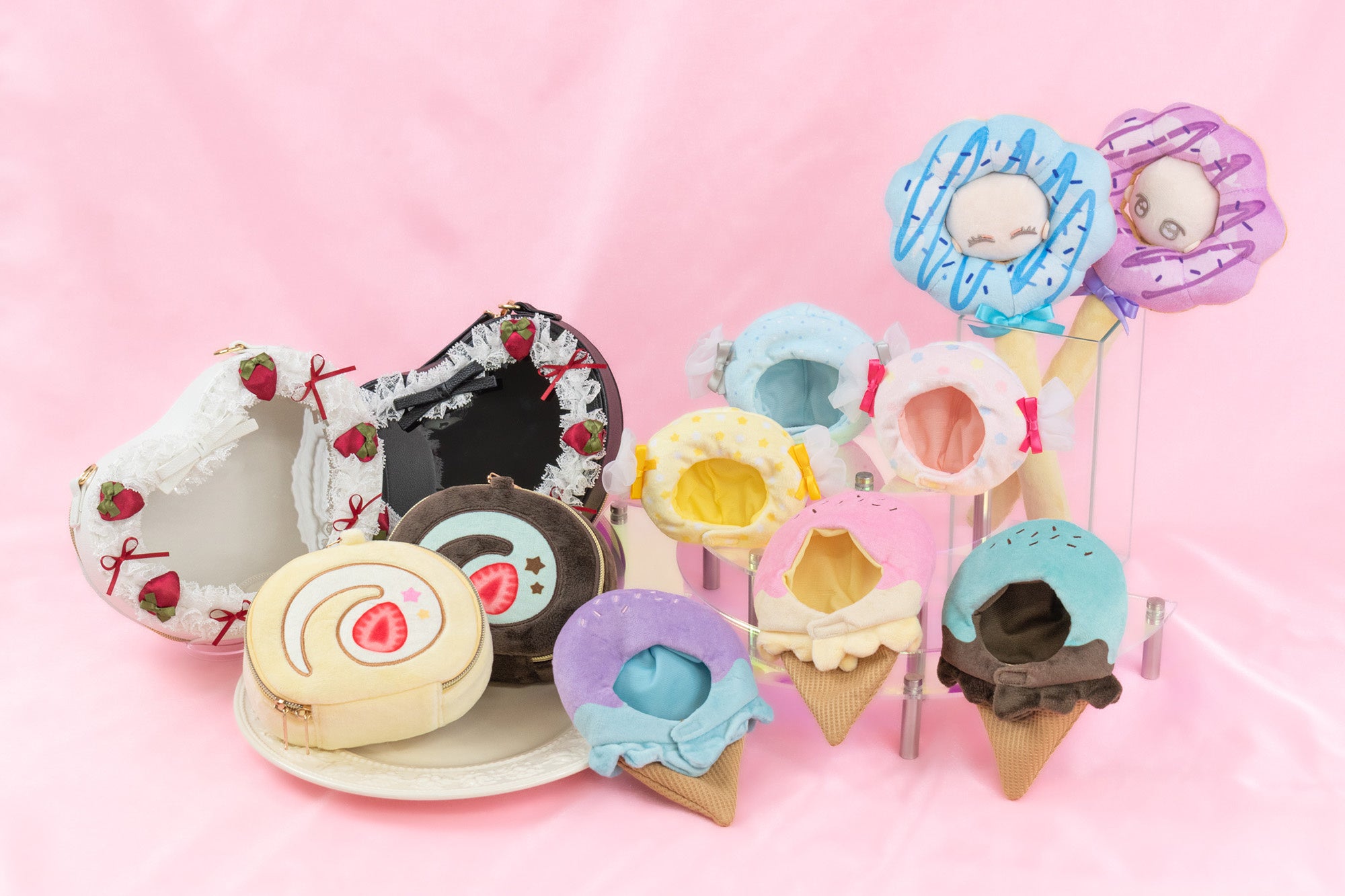 お菓子モチーフのぬいバッグ・ぬい服などの集合写真