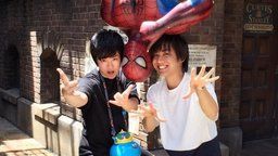 楽しそうでなによりです!『防衛部』VEPPerを演じた河本啓佑さんと村上喜紀さんが仲良くUSJへデート!?