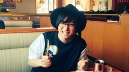 こっちまで幸せな気分に!山下大輝さんが"ダブルげんこつハンバーグ"を前に満面の笑み!