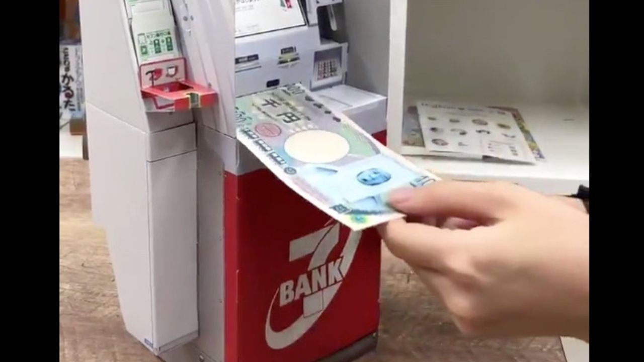 「幼稚園9月号」の付録「セブン銀行ATM」が話題に！モーターユニット内蔵で本物と同サイズのお札の出し入れが可能