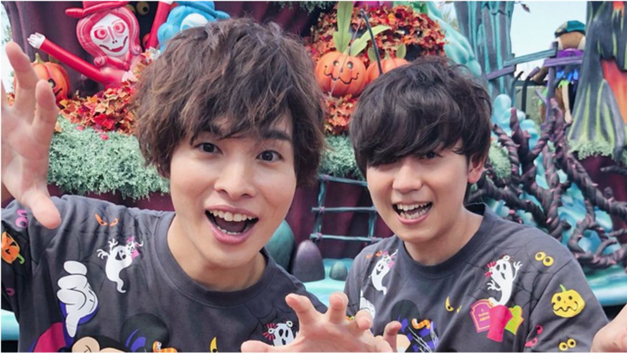 山下大輝さんと岡本信彦さんがディズニーハロウィンを体験！お揃いのTシャツ姿＆『ナイトメア』ジャックの仮装姿も