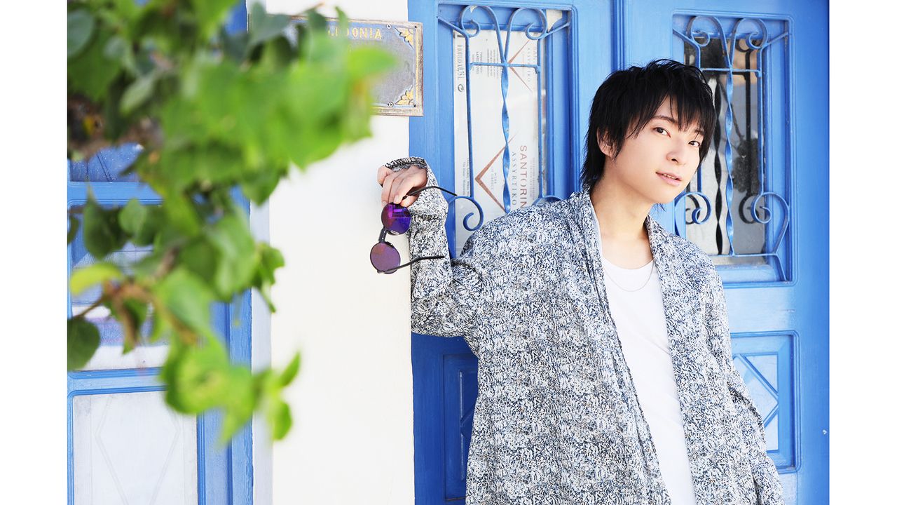 声優 x 世界旅行のシリーズ本「One Day Trip」に柿原徹也さんが登場！エーゲ海の小島で過ごす穏やかな時間を収めた一冊